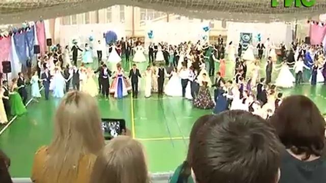 На 9-й ежегодный бал СГАУ собрались около 500 дам и кавалеров смотреть онлайн