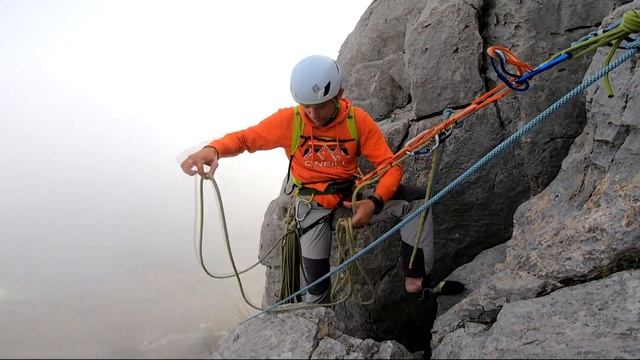 Спортивный спуск по веревке (основы) смотреть онлайн