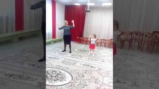 Танец ёлочных игрушек смотреть онлайн