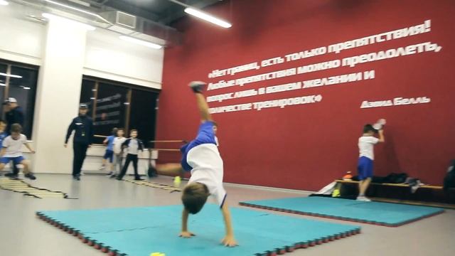 Тренировка хоккеистов ХК "Балтийские крылья" смотреть онлайн