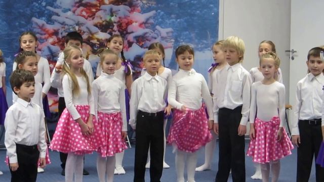 Утренник, 25.12.2015. 1 класс, школа Лучик, Реутов.3 смотреть онлайн
