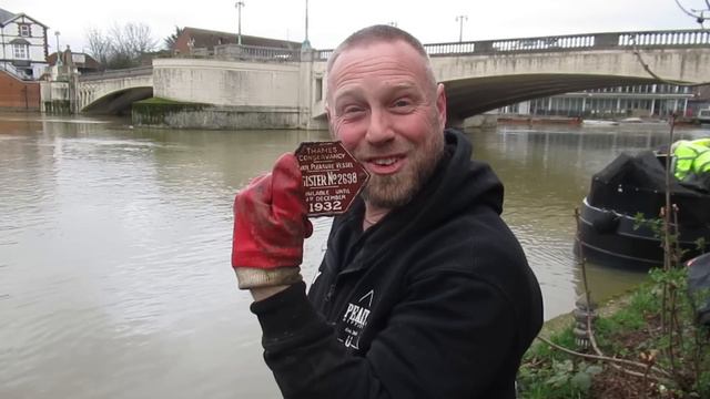 Turning Back Time (TREASURE Found in the River Thames) - Magnet Fishing смотреть онлайн