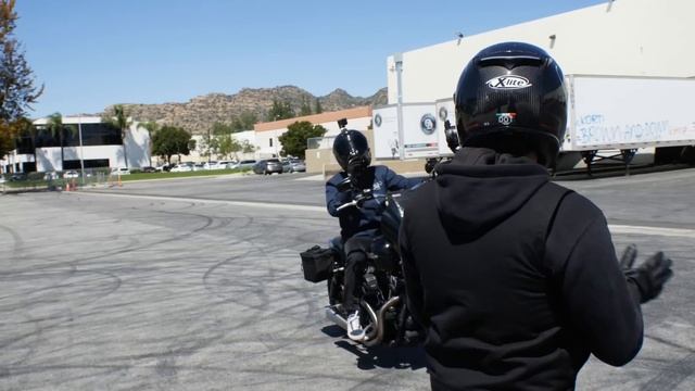 How To: Wheelie your Harley-Davidson! смотреть онлайн