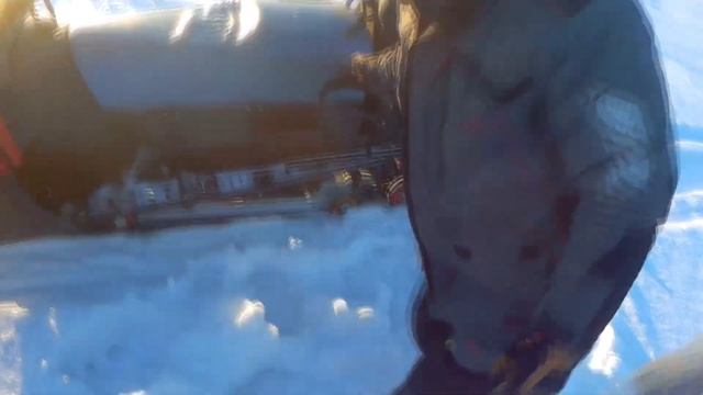 Покатушки на снегоходах Варяг 550V и Тайга Атака 2 по полям. Клинанул двигатель. смотреть онлайн