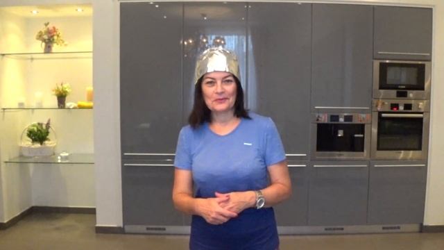 ЖИЗНЬ НАУЧИЛА /Советы и хитрости умных женщин/ 10 ЛАЙФХАКОВ С ФОЛЬГОЙ ДЛЯ ХОЗЯЕК. смотреть онлайн