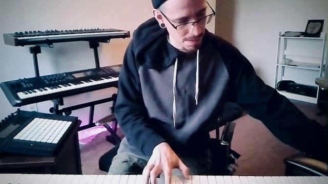 Remy Vega's Custom Rhodes MK II Program on Korg Nautilus смотреть онлайн