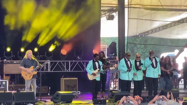 Warren Haynes feat. The Blind Boys Of Alabama - Soulshine / Peach Fest 2021 смотреть онлайн