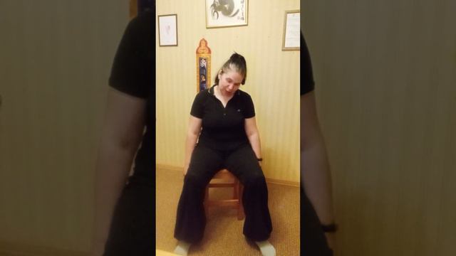 Разминаем шею сидя. Запись от 3 апреля 23 смотреть онлайн