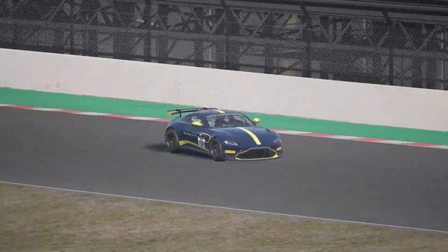 A car for beginners and pros? | AMR Vantage GT4 | GT4 Car Test | ACC - Xbox | Barcelona GP смотреть онлайн