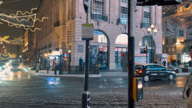 London SNOW Finally ☃️ West End Winter Christmas Walk, Dec 2022 ❄️ 4K HDR 60FPS смотреть онлайн