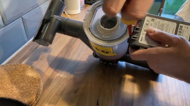 DYSON v7 Trigger RED flashing light !!!! Trouble shoot | 4K | tutorial ??? смотреть онлайн