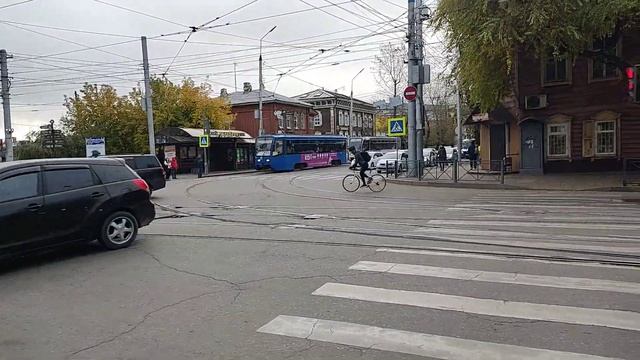 Выезд и движение по встречным трамвайным путям 06.10.2023 08ч. 34мин. смотреть онлайн