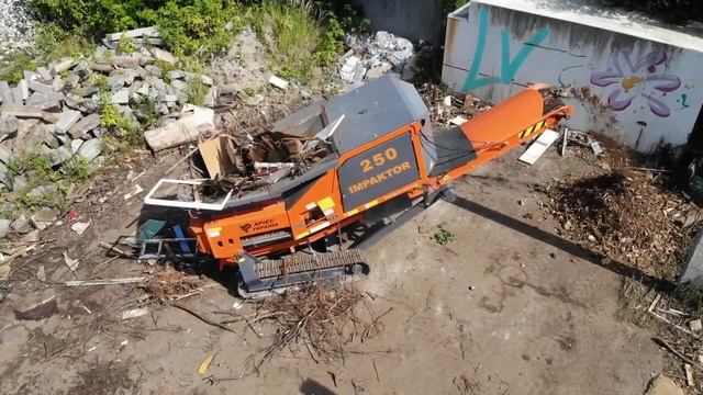 Промышленный измельчитель, бетона, дерева Impaktor 250. Waste chipper, crusher, chopper, shredder. смотреть онлайн