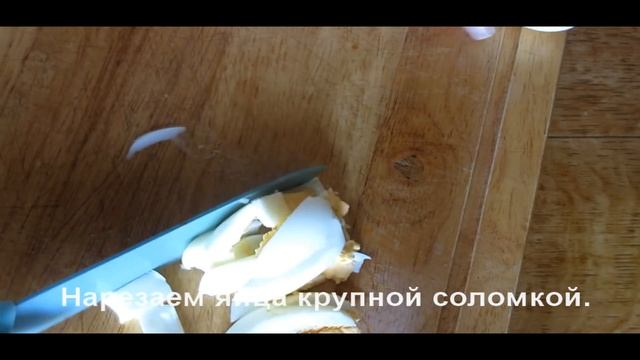 Салат баклажаны с яйцом и маринованным луком. Eggplant salad with egg and pickled onions смотреть онлайн