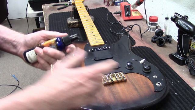Ibanez Roadstar II Restring! смотреть онлайн