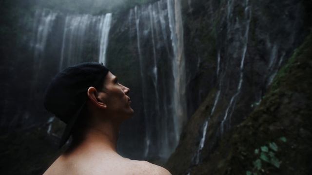 Tumpak Sewu - A Thousand Waterfalls in East Java (Indonesia) смотреть онлайн