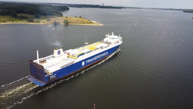 ВЫХОД С ПОРТА ЛЮБЕК ( ГЕРМАНИЯ) СУДНО РО - РО / OUTBOUND RO - RO VESSEL FROM LUBECK ( GERMANY)