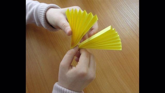 Солнышко из бумаги, сложенной гармошкой смотреть онлайн