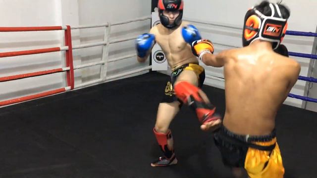 Sparring Kickboxing Thế Anh vs Hiếu смотреть онлайн
