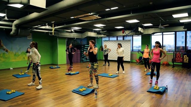 С меня хватит: групповая тренировка смотреть онлайн