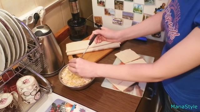 Готовим дома: Вкуснейшие слойки с курицей смотреть онлайн