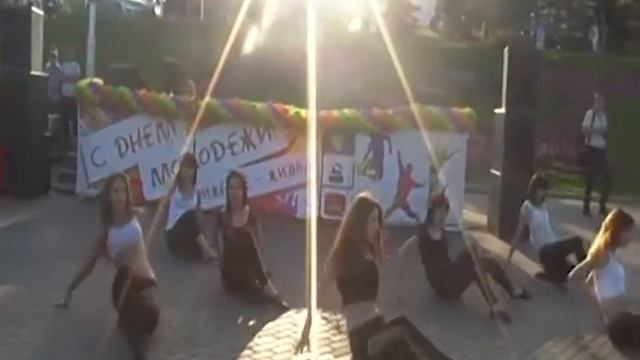 S-ART_27.06.2011-Шоу Жаркий Рокстар танец (День молодежи) смотреть онлайн