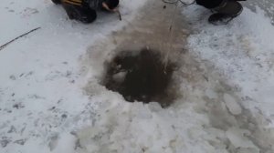Рыбалка сетями по первому льду