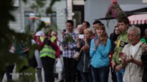 Слепая певица у метро (1)