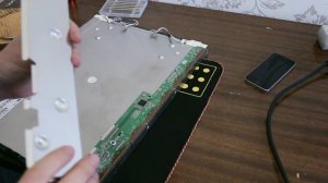 LCD монитор показывает белый экран. На запчасти или upcycle или можно починить?