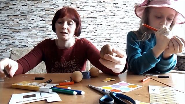 Вика Лайв Как покрасить яйца на Пасху? Прикольный набор. смотреть онлайн