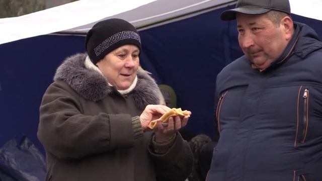Повеселились да блинком угостились. Массовые гуляния на масленицу. смотреть онлайн