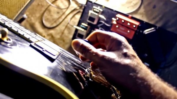 The Boss ME 90 versus The Boss ME 80 Guitar Effects