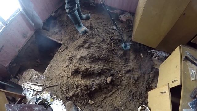 ИСКАЛИ МОНЕТЫ ПОД ПОЛАМИ. ЧТО НАШЛИ, ТО И ПОКАЗЫВАЕМ! смотреть онлайн