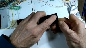 Клеим полиэстер и полипропилен к полистиролу разными клеями.