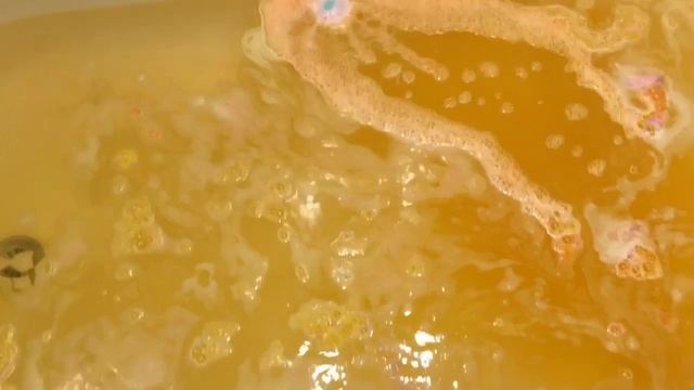 Lush 'Groovy Kind of Love' Mother's day 2017 bath bomb demo смотреть онлайн