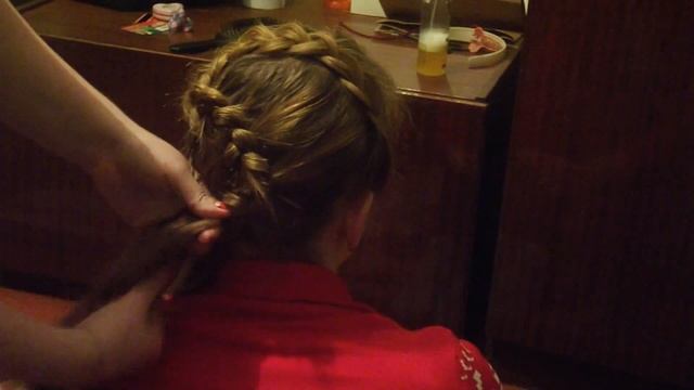 Плетение косичек на короткие волосы. Вариант прически с косичками смотреть онлайн