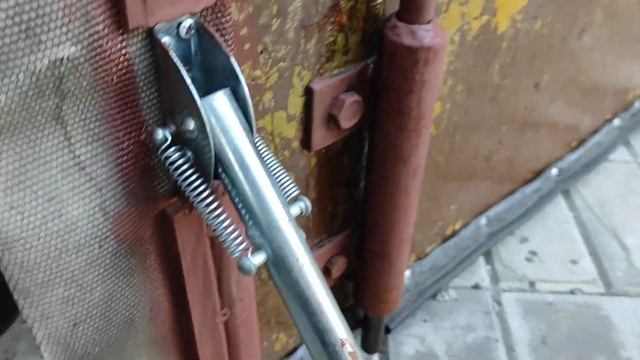 Двухсторонний гаражный вертикальный засов("краб"? "паук"?)- своими руками! смотреть онлайн