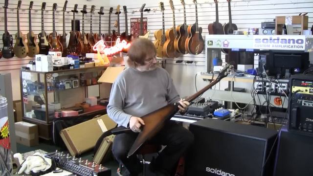 1981 Gibson Flying V смотреть онлайн