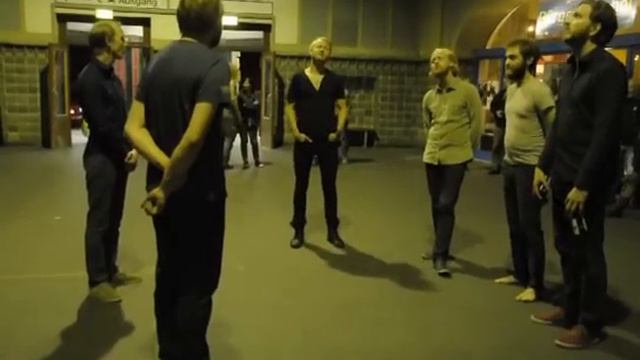Árstíðir - Heyr Himna Smiður (Icelandic Hymn) In Train Station