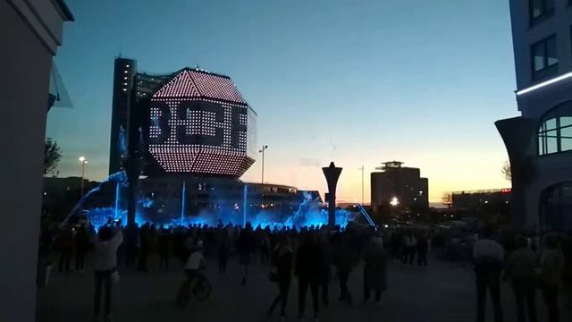Дана Молл 1 июня в день защиты детей. смотреть онлайн