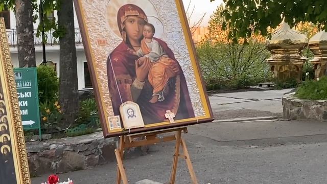 Лавра, 29.04.23, ч.1 - МЕСЯЦ СТОЯНИЯ ЗА ЛАВРУ. Ремонт иконы, Вечернее правило в Лавре! смотреть онлайн