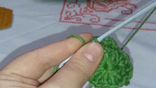 Шестиугольник крючком. Iva Makes смотреть онлайн