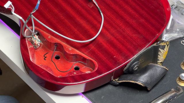 Installing ProBuckers and Pro Wiring Harness in my 2020 Epiphone SG Standard! смотреть онлайн