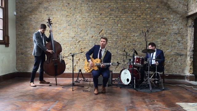 Angel Eyes - Tom Fleming Trio смотреть онлайн