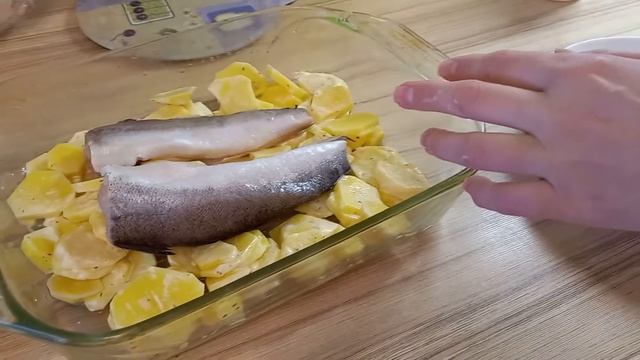 КАРТОШКА С РЫБОЙ В ДУХОВКЕ. Картофельная запеканка с рыбой смотреть онлайн