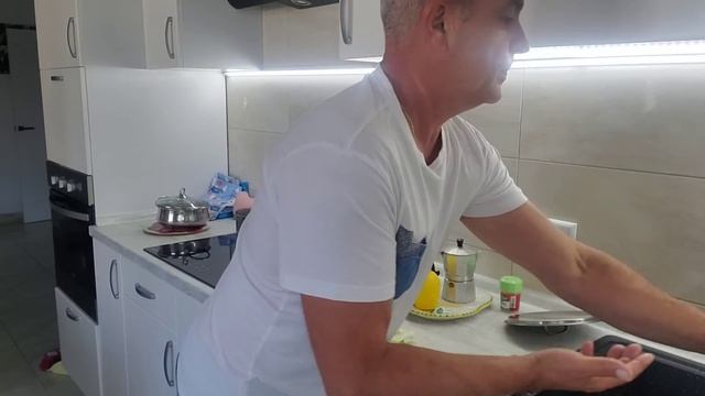 У мамы разболелось ? колено ! Надо будет идти к врачу