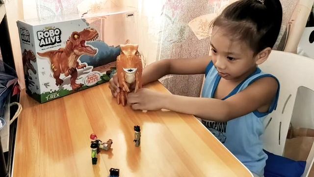 Robo Alive T-REX Dinosaur смотреть онлайн