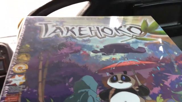 Купил две настольных игры и везу их домой смотреть онлайн