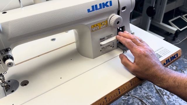 JUKI DDL-8100e Industrial Lockstitch Sewing Machine & Energy Motor смотреть онлайн