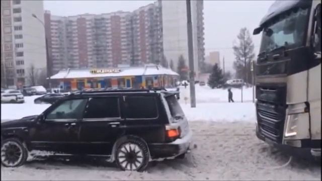 スバル4WDが雪道に強いと話題になった動画がコレ смотреть онлайн